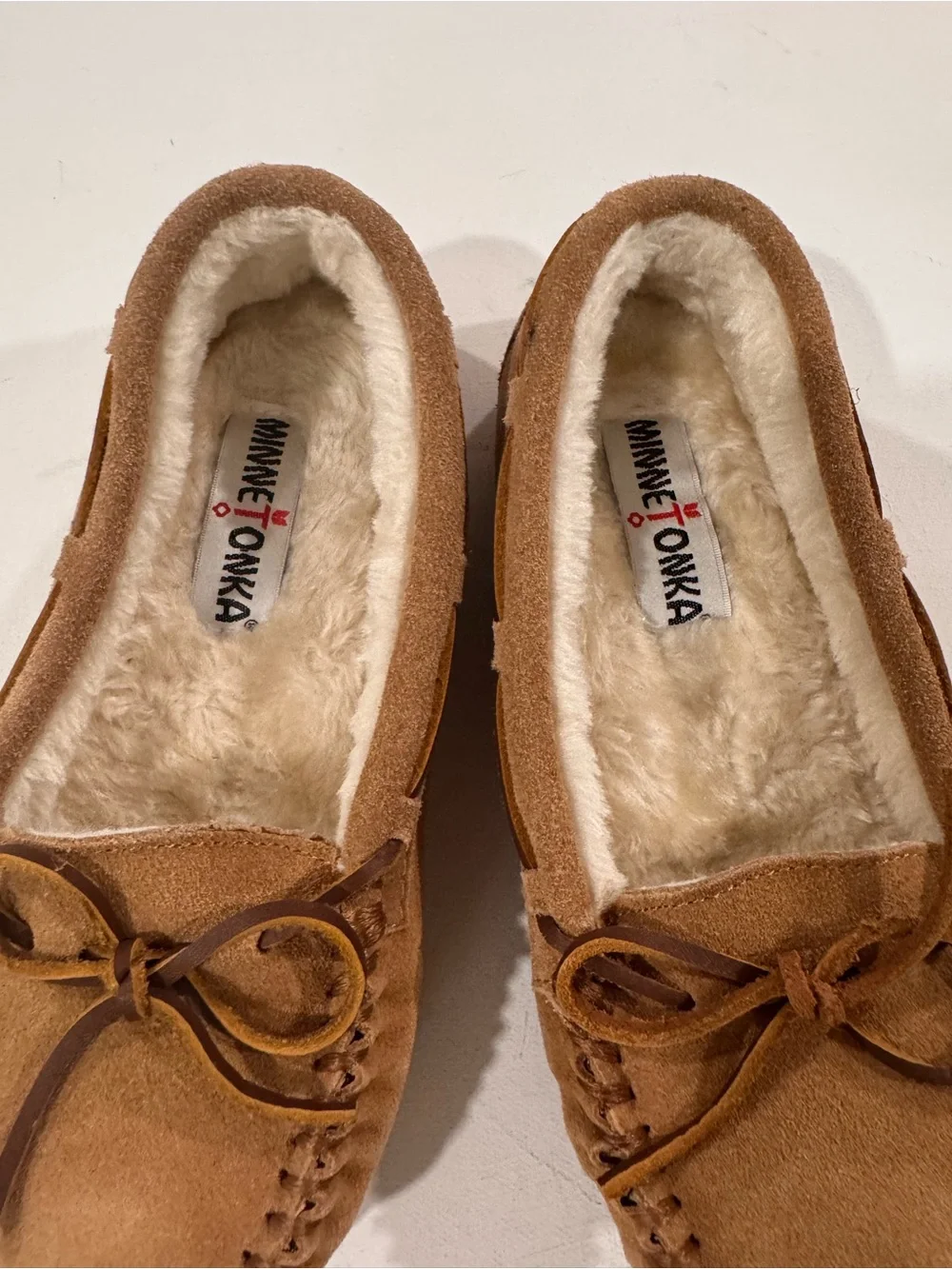 Minnetonka Cally Suede Moccasin Slippers Faux Fur Lined Tan Cinnamon